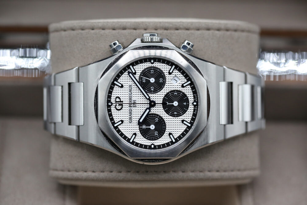 Girard Perregaux 81020-11-131-11A Panda LAUREATO 42mm 2021 - Image 3